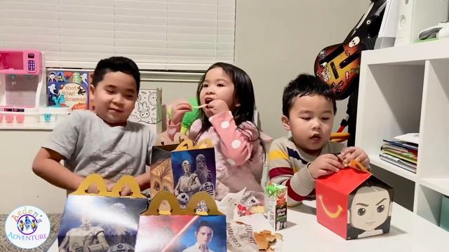 Guess who gets the most McDonald Happy Meal Toys? I 2019 STAR WARS Aeden and Jenna Happy Meal смотреть онлайн