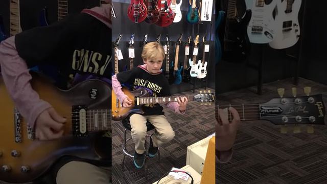 Bryce testing his new Gibson les Paul смотреть онлайн