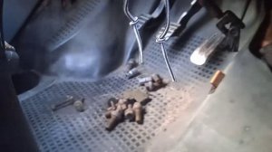 Как снять рулевую рейку на Volkswagen Transporter  T4, в дальнейшем её ремонт , 1-ая серия.