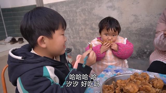 儿媳买肥鸡和猪肉，提前准备过年菜，蒸8大碗扣肉，公婆：这肉份量足 | Cook Spring Festival dishes in advance and steam pork at home смотреть онлайн