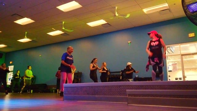 Tusha Rodri Roberts y Tomas Dobarro смотреть онлайн