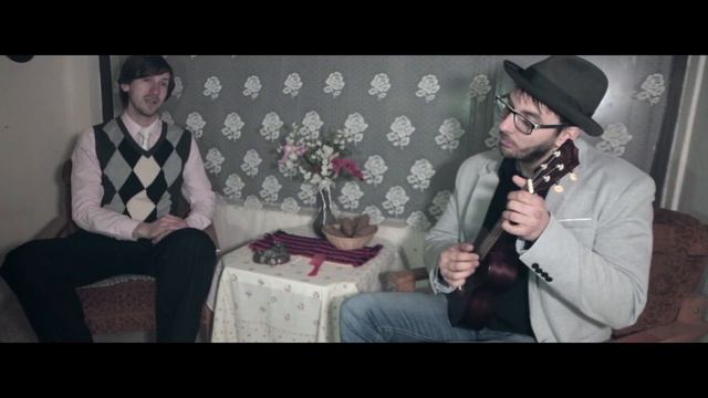 Can't Help Falling in Love - Elvis Presley (Ukulele cover in a socreal cottage) смотреть онлайн
