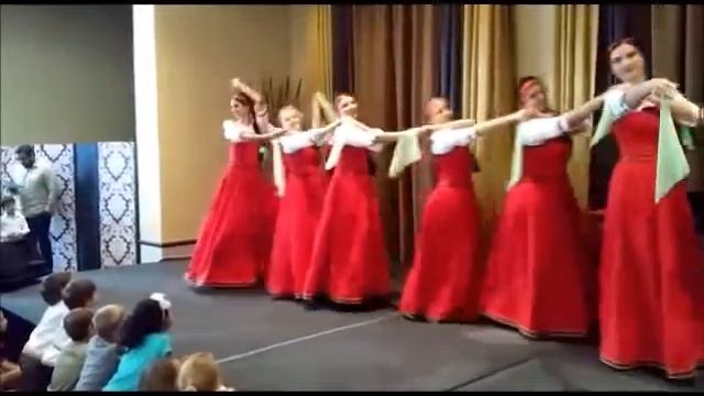 PODRUZHENKI - "Un abedul en la pradera" смотреть онлайн