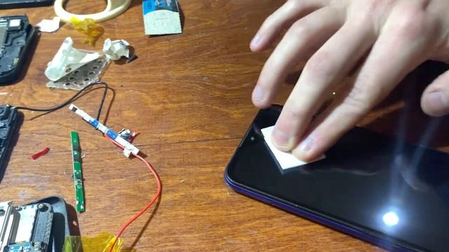 Поклейка защитного стекла Honor 8S (KSA-LX9)