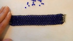 Широкий браслет из бисера.