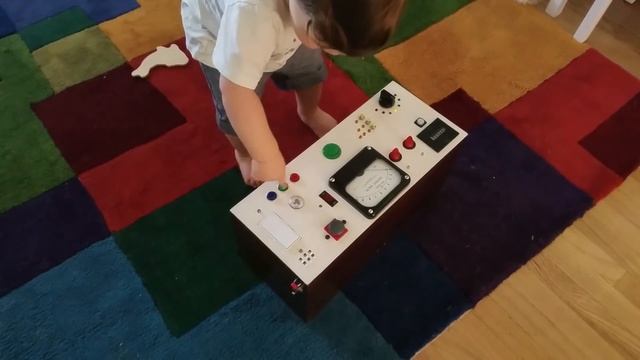 Building a Tactile Button-Box for a Toddler смотреть онлайн