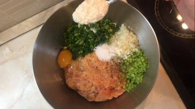 Сочные Куриные котлеты с кинзой смотреть онлайн