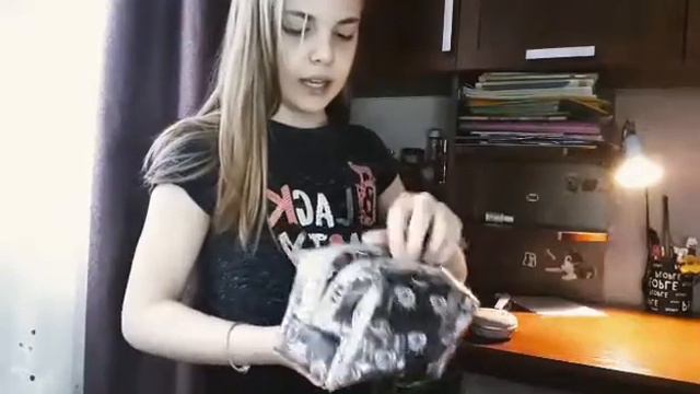 Убераюсь на своём столе /🥽 Что у меня находится в столе?🤗🤔 смотреть онлайн