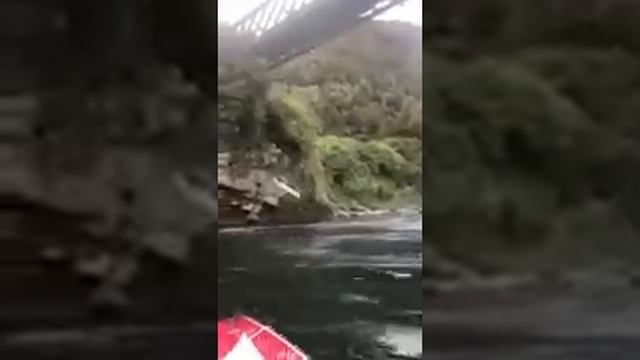 Когда рыба не клюет, и очень скучно, есть новый способ развлечения на рыбалке, лодка качеля, прикол смотреть онлайн
