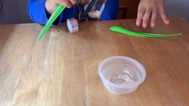 🎵 Te MUESTRO como Hacer unas MARACAS 🎵 con MATERIAL RECICLADO para NIÑOS смотреть онлайн