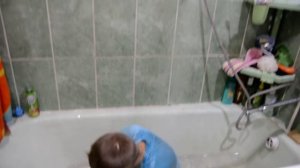 ЧЕЛЛЕНДЖ КУПАНИЕ В ОДЕЖДЕ//ВИДЕО ДЛЯ ДЕТЕЙ