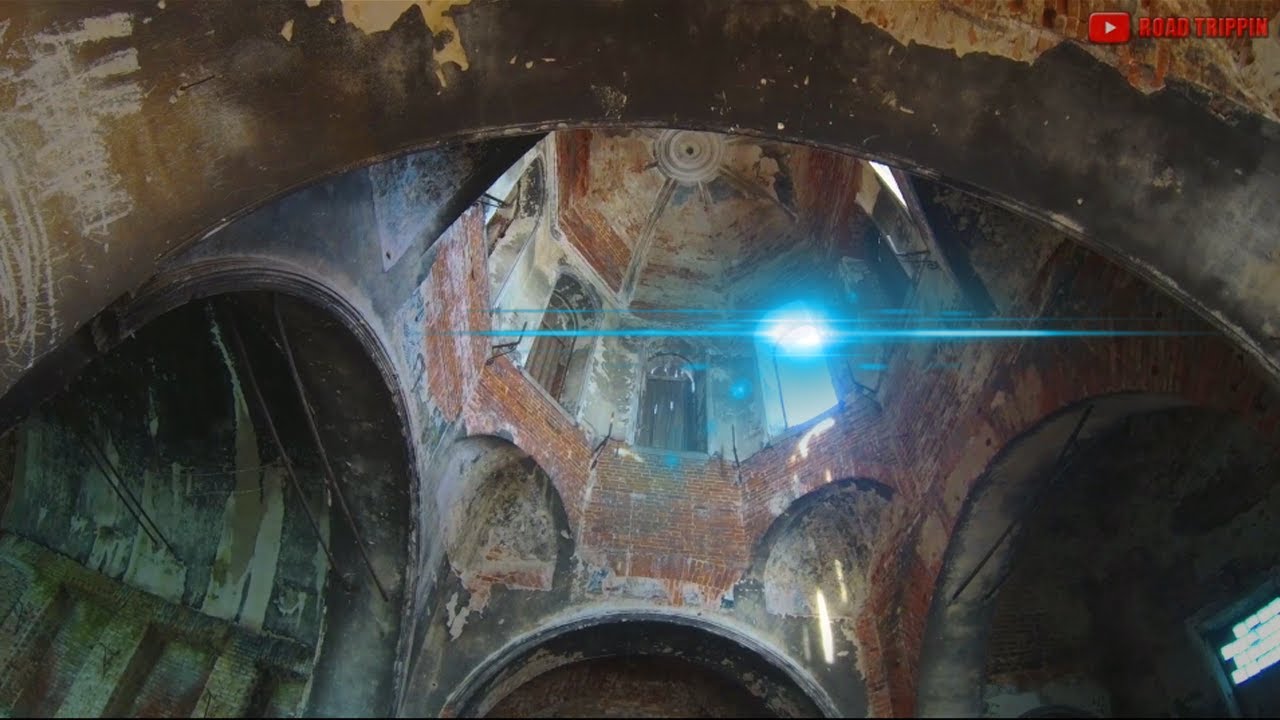 Заброшенная церковь Михаила Архангела, копоть на стенах после старого пожара . Липецкая область. смотреть онлайн