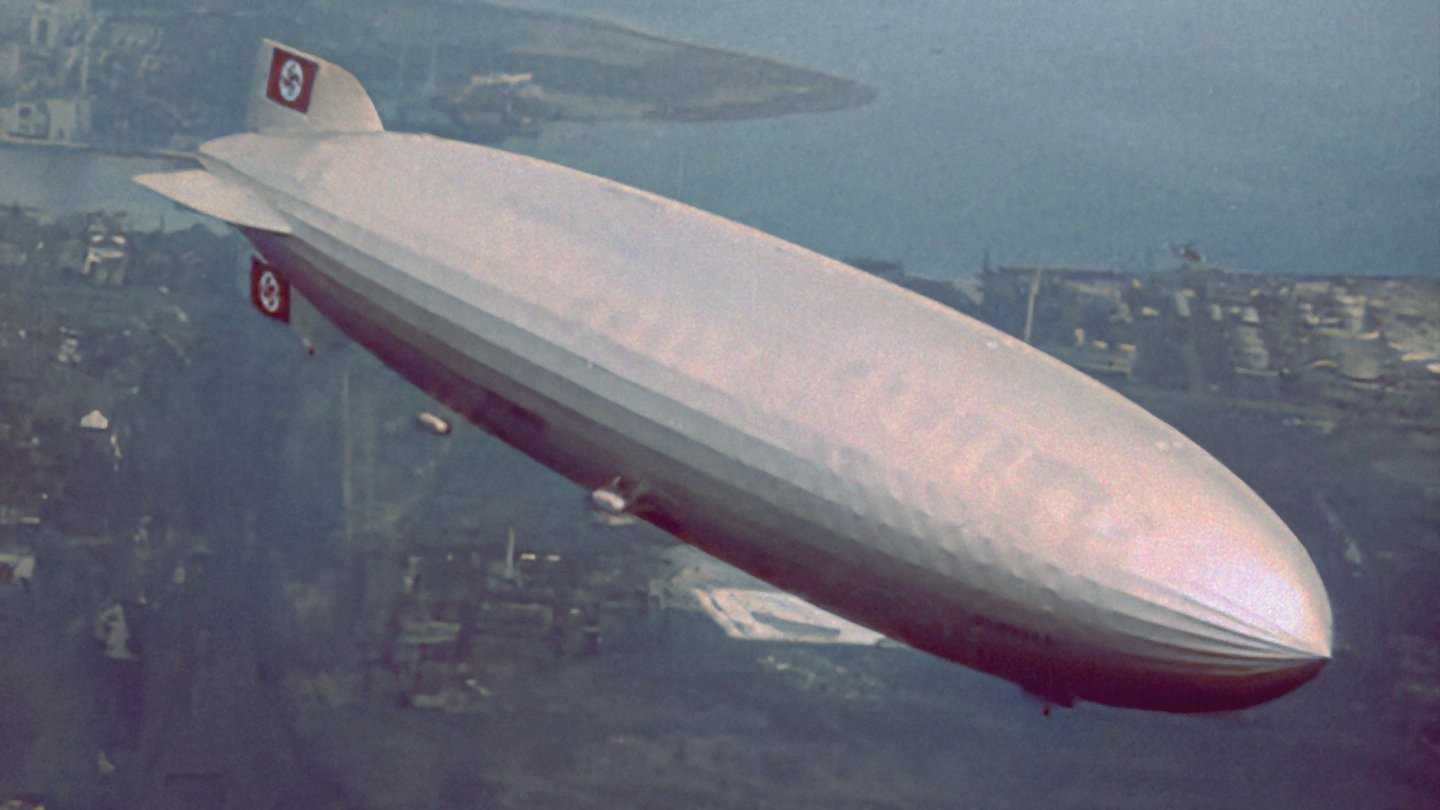 1937. Крушение дирижабля Гинденбург в цвете