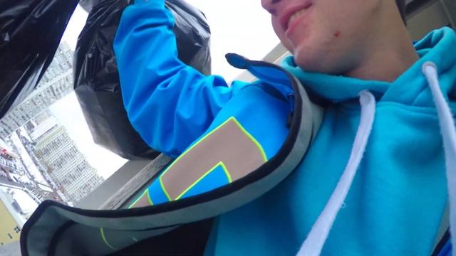 ВИННИ ПУХ ЛЕТИТ НА ВОЗДУШНЫХ ШАРИКАХ С 16 ЭТАЖА смотреть онлайн