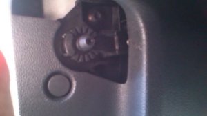 Рапид. Снятие ручки открывания капота.