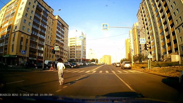 Перебегает дорогу перед машиной не глядя смотреть онлайн