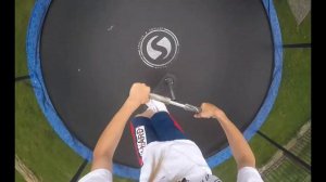 Учу и вспоминаю трюки на батутном самокате!