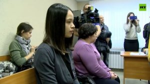 Мать и отчим в суде, которые пытали сына заставляя стоять коленями на гречке
