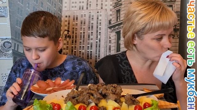 МУКБАНГ ПЕЧЕНЬ КУРИНАЯ С КАРТОШЕЧКОЙ И ГРЕНКАМИ #mukbang #eating #no #мукбанг #eatingsounds #семья