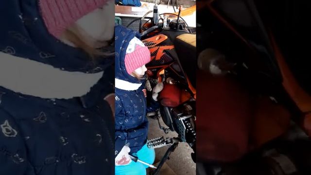 Ремонт питбайков силами малышат! смотреть онлайн