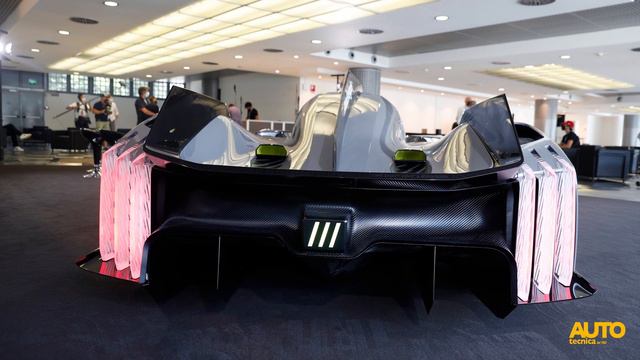 Peugeot 9X8: svelata l'hypercar della casa del Leone смотреть онлайн