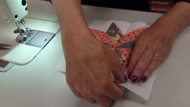 "LEMOYNE MAGIC" QUILT TUTORIAL AT JORDAN FABRICS!! смотреть онлайн