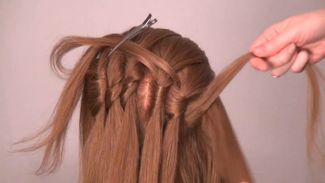 Прическа на каждый день с плетением. Easy every day hairstyle tutorial смотреть онлайн