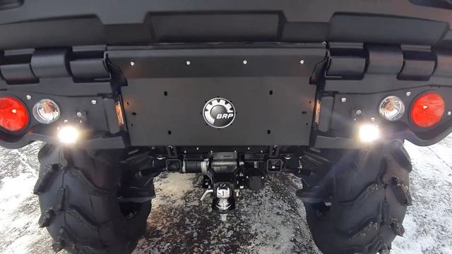 Шестиколесный двухместный BRP CAN-AM OUTLANDER MAX 1000T с аксессуарами. смотреть онлайн
