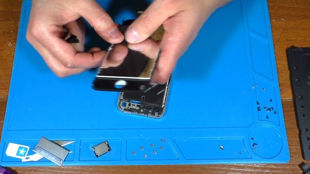 Iphone 4S ЗАМЕНА ДИСПЛЕЯ И ПОДРОБНАЯ РАЗБОРКА смотреть онлайн