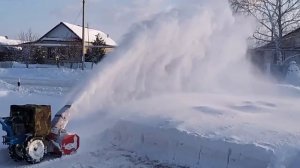 На что способна китайская снегоуборочная приставка для мотоблока.
