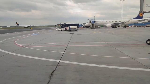 Frankfurt International Airport (FRA) смотреть онлайн