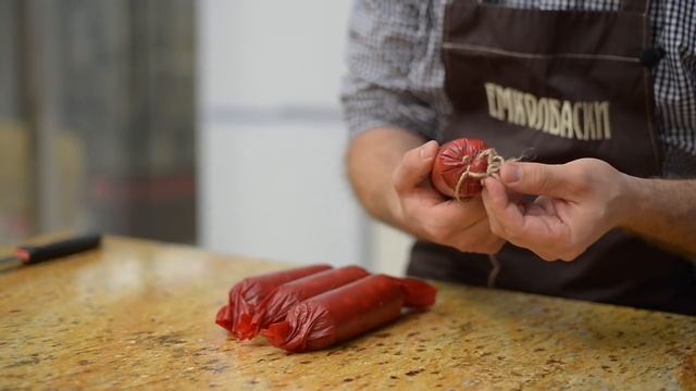 Как вязать колбасу. Колбасные узлы. Вязка сосисок "бананом", чтобы не раскручивались. смотреть онлайн