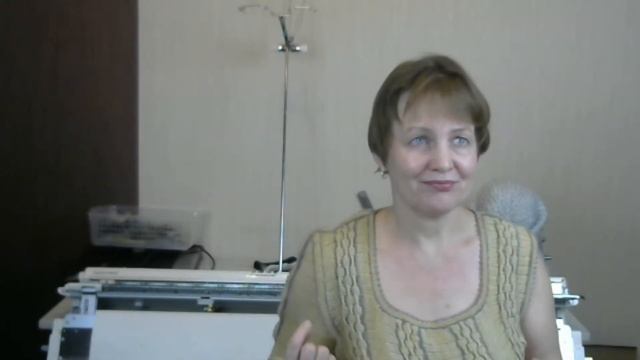 Какой пряжей удобнее вязать на машине: бобинной или мотковой?Уроки вязания на машине для начинающих смотреть онлайн