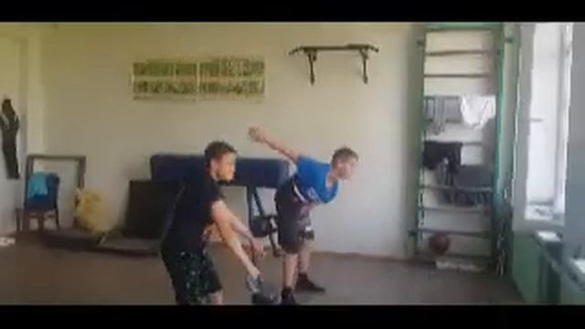 Гиревики Миша и Семен смотреть онлайн