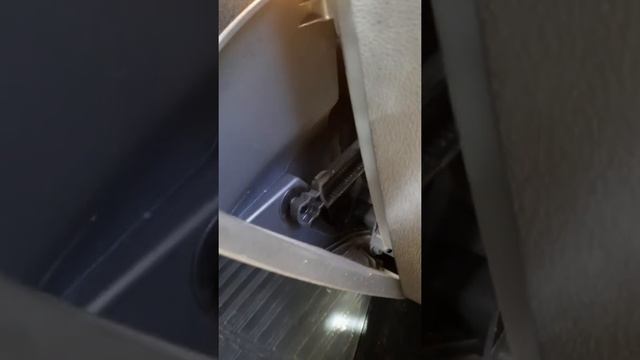 замена салоного фильтра на шкоде карок,также меняется на актавии и кодиак смотреть онлайн