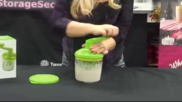 Tupperware Whip N Prep Chef- whips creams, puddings, meringue Super Fast & Easy! смотреть онлайн