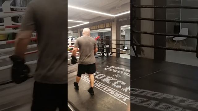 Тренировочный спраринг передней рукой, старый боксер 57 лет смотреть онлайн