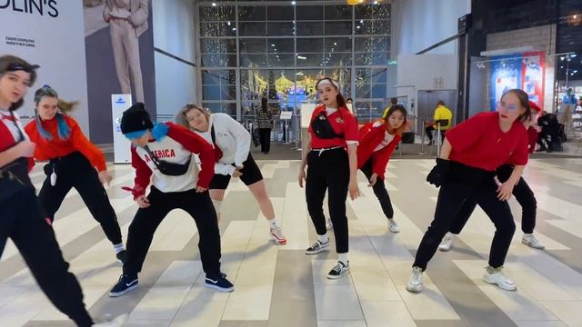 [ONE TAKE][KPOP IN PUBLIC] STRAY KIDS (스트레이 키즈) - DOMINO | DANCE COVER BY NEON LIGHTS смотреть онлайн