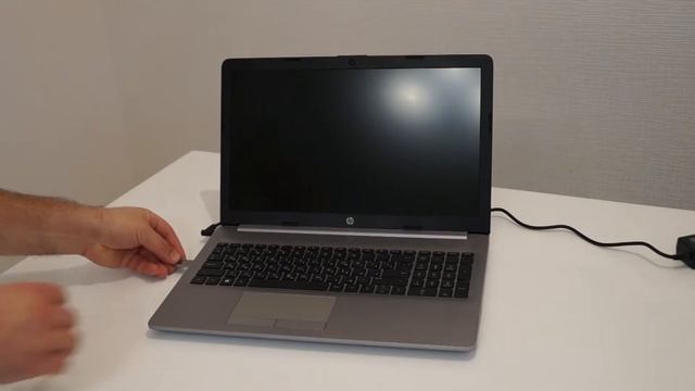 Огляд Ноутбук HP 250 G7 (1F3J6EA) Silver