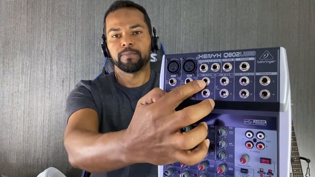 MESA DE SOM E INTERFACE BEHRINGER XENYX Q 802 USB смотреть онлайн