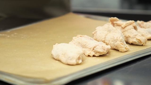 Как приготовить хрустящие куриные крылышки в духовке | Lera & the Cakes смотреть онлайн