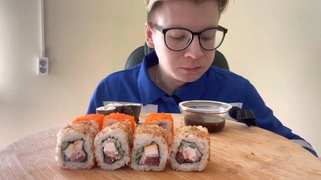 MUKBANG | СЕТ РОЛЛОВ | впервые пробую роллы с ветчиной? смотреть онлайн