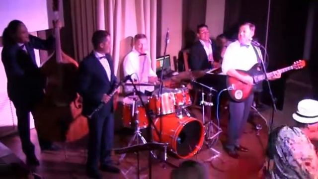 Евгений Харитонов и Оркестр Ресторанного Джаза - Девушка в платье из ситца смотреть онлайн