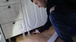 Монтаж пластикового цоколя без ножек