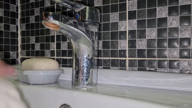 Как отстирать пятно от пива с белой одежды? смотреть онлайн