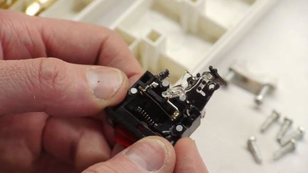 Power strip failure analysis [ZH4grCIK52Q]