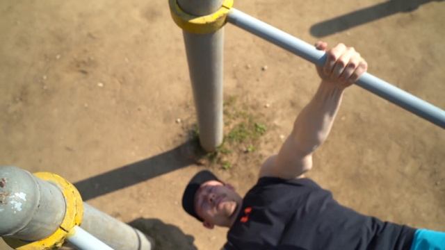 ТРЕНИРОВКА НА СПОРТИВНОЙ ПЛОЩАДКЕ смотреть онлайн