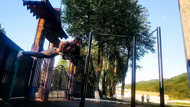 Я СДЕЛАЛ 200 ОТЖИМАНИЙ ЛОДОЧКОЙ НА БРУСЬЯХ ЗА 3 ПОДХОДА (СЕТА) ★ смотреть онлайн