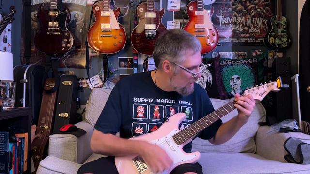Squier Mini Stratocaster Shell Pink Review and Demo w/ Special Guest! смотреть онлайн