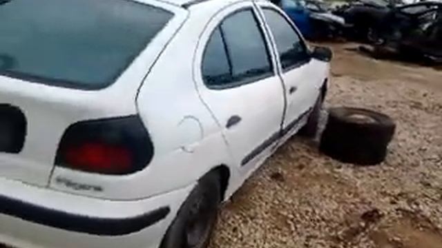 AUTOMOBILIU DALYS RENAULT MEGANE 1998 1 9L 1870CM3 DYZELIS MECHANINE HACBEKAS 4 5D EU BALTA 2013 смотреть онлайн